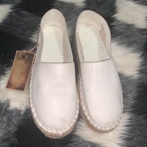Vintage7 Loafer Shoes in White Size 6